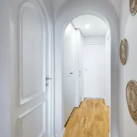 Superb Views 3br Midtown Flat - 3 Balconies * Bukarest