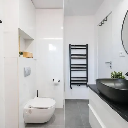 Superb Views 3br Midtown Flat - 3 Balconies * Bukarest