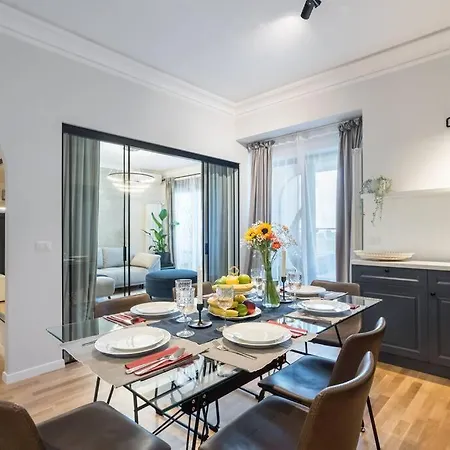 Apartment Superb Views 3br Midtown Flat - 3 Balconies *