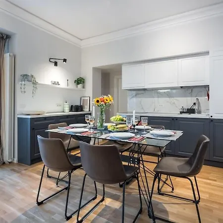 Superb Views 3br Midtown Flat - 3 Balconies *