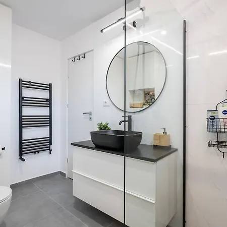 Apartment Superb Views 3br Midtown Flat - 3 Balconies *