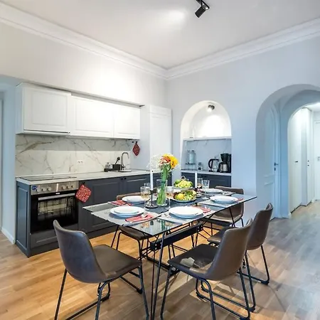 아파트 Superb Views 3br Midtown Flat - 3 Balconies 부쿠레슈티
