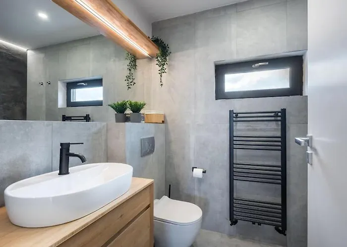 Апартаменти Superb Views 3br Midtown Flat - 3 Balconies Бухарест