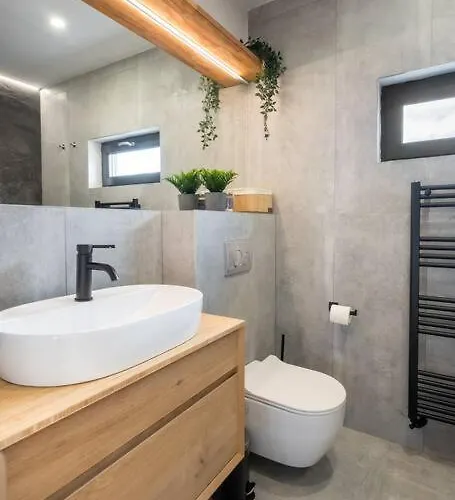 Superb Views 3br Midtown Flat - 3 Balconies *