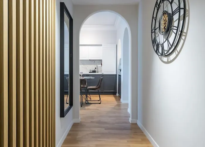 Daire Superb Views 3br Midtown Flat - 3 Balconies Bükreş