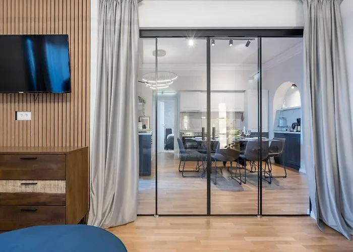 Superb Views 3br Midtown Flat - 3 Balconies *