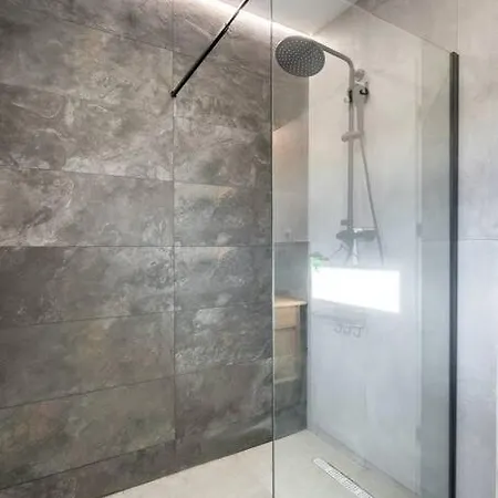 Superb Views 3br Midtown Flat - 3 Balconies アパート