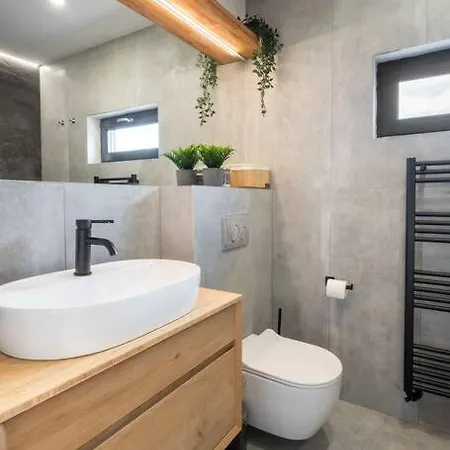 Superb Views 3br Midtown Flat - 3 Balconies *